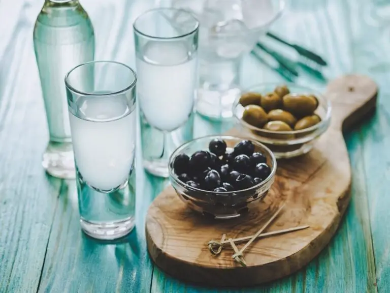 Greek Alcohol The 5 Drinks You Need To Try Definitelygreece.gr