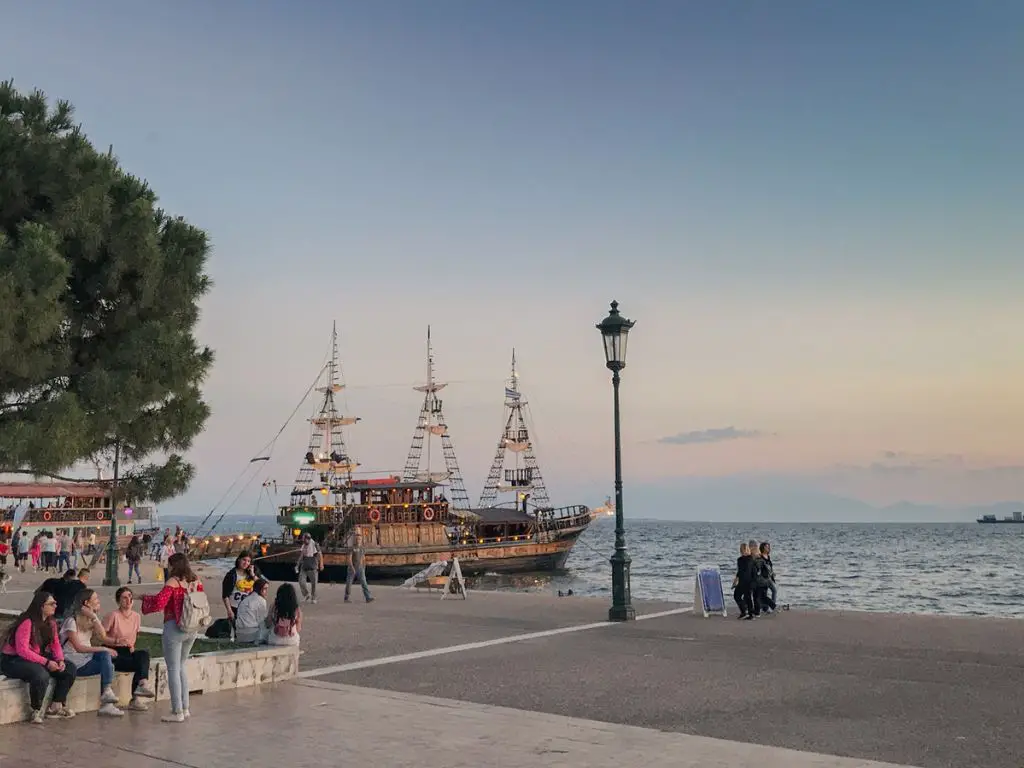 thessaloniki-harbour-boat-greece