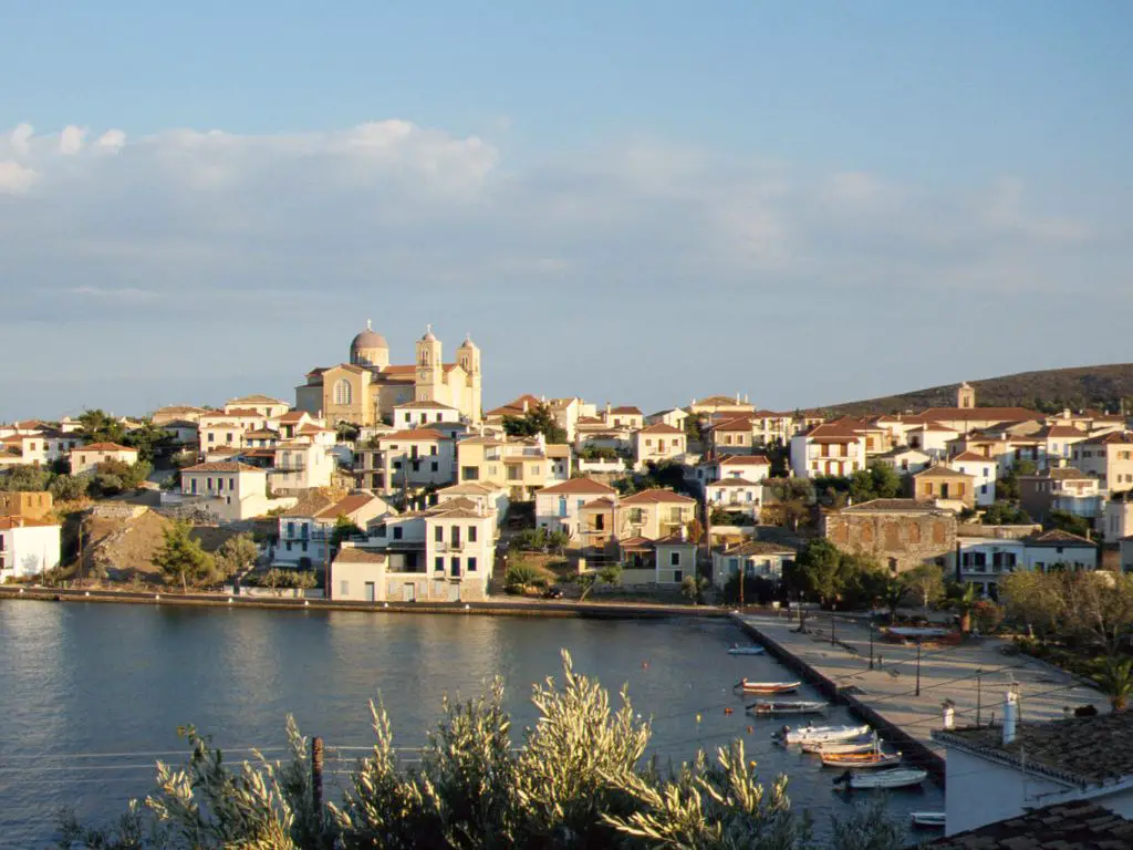 cities to visit in mainland greece
